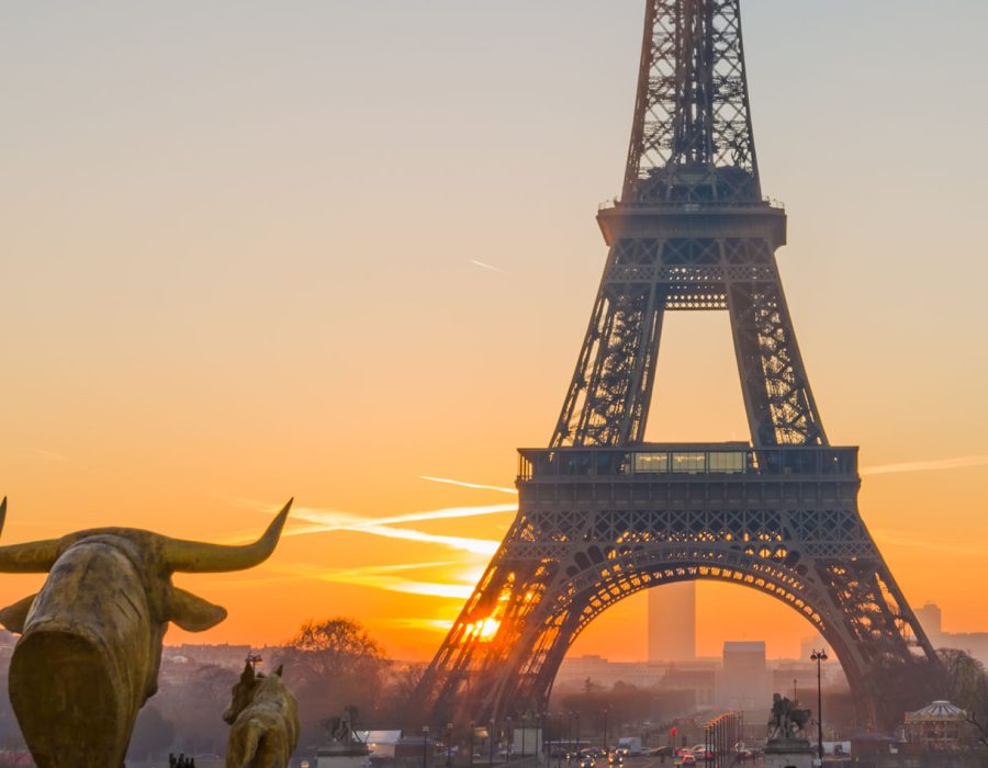 the-eiffel-tower-at-sunrise-in-paris-2021-08-31-11-12-38-utc-3.jpg